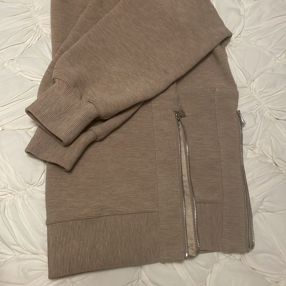 Sweatshirt - Picture 2 of 3